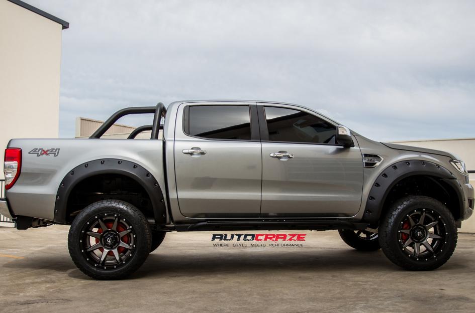 FORD RANGER RAMPAGE ANTHRACITE CENTRE GLOSS BLACK LIP